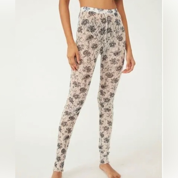 NWT{Free People}Sz XS Ivory/Blk Pattern Layered in Lace Leggings-Color-Chamoix - Picture 1 of 9